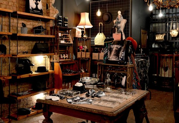 How can one find affordable antique shopping areas in Bath?