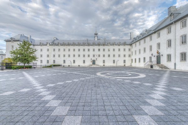 Where can tourists attend in-depth lectures about UK coastal erosion and conservation?